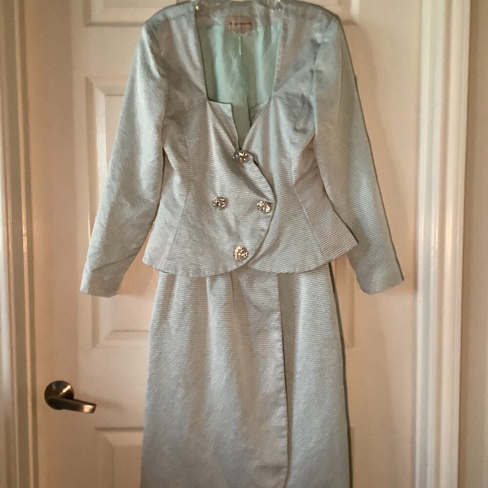 Vintage Arthur Doucette 2 Piece Suit Set Size 8 Light Green Skirt Blazer